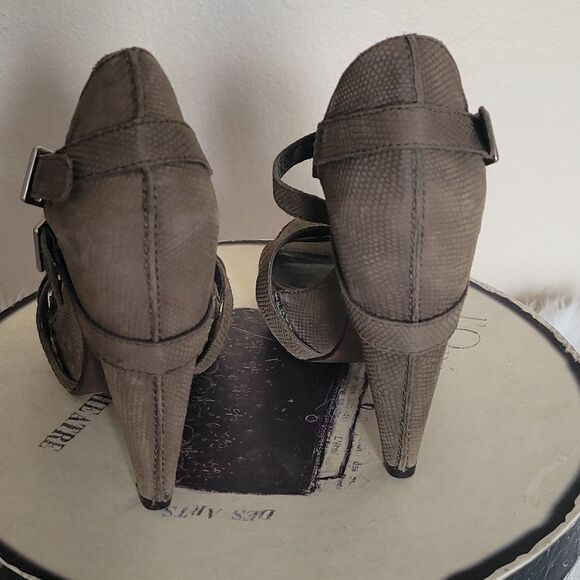 Elizabeth and James High Heels - Picture 7 of 13